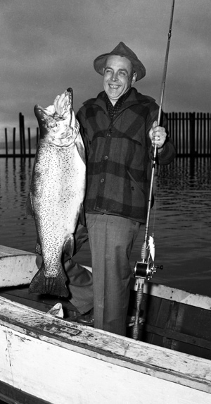 Wes hamlet record trout on Lake dPend Oreille